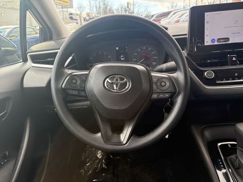 Used 2025 Toyota Corolla LE image 28