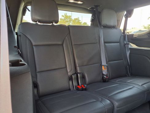 Used 2023 Chevrolet Tahoe Z71 w/ Luxury Package AWD/4WD image 15