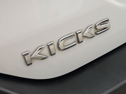 Used 2020 Nissan Kicks SR w/ SR Premium Package FWD image 29