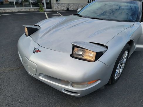 Used 2001 Chevrolet Corvette Convertible w/ Preferred Equipment Group1 RWD image 10