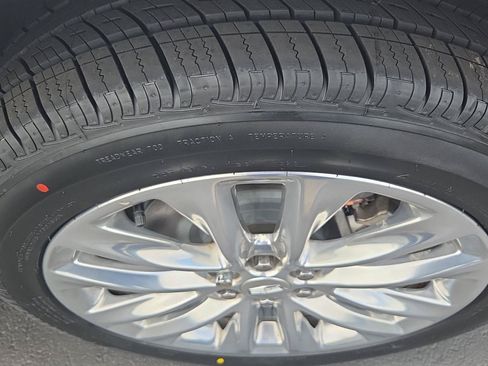 Used 2019 Cadillac XT5 Platinum AWD/4WD image 3