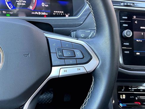 Used 2024 Volkswagen Tiguan SE image 30