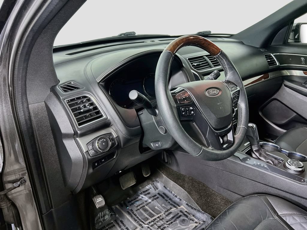 Used 2018 Ford Explorer Platinum AWD/4WD image 9