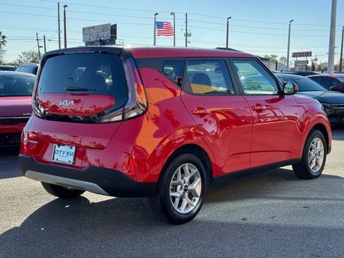 Certified 2025 Kia Soul LX image 5