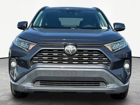 Used 2019 Toyota RAV4 XLE FWD image 2