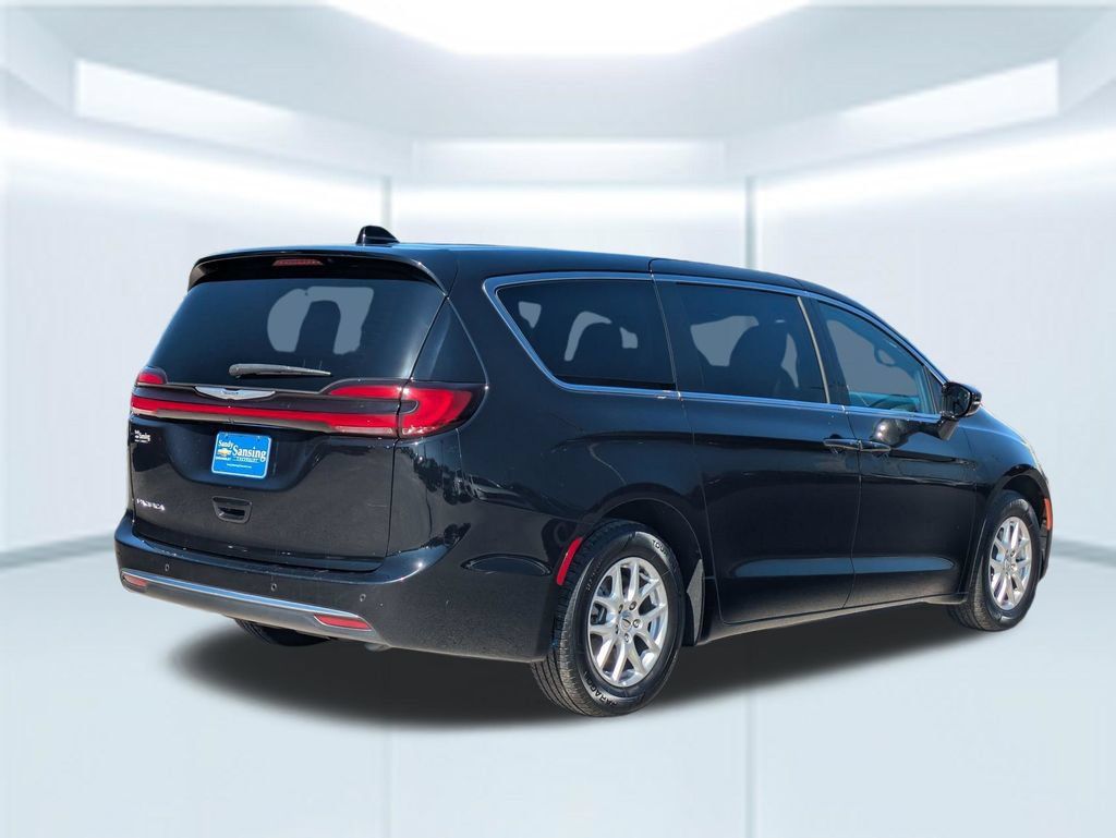 Used 2025 Chrysler Pacifica Select FWD image 6