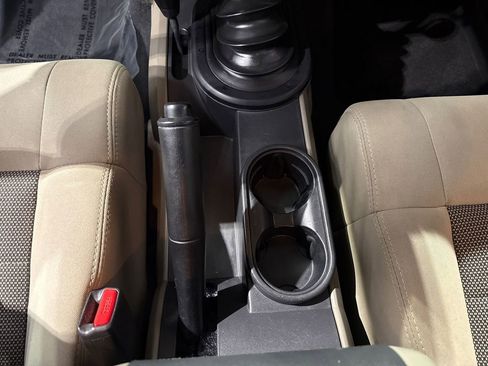 Used 2010 Jeep Wrangler Unlimited Sahara image 90