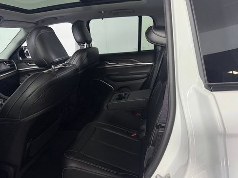 Used 2023 Jeep Grand Cherokee 4WD 4xe w/ Luxury Tech Group II image 26