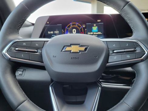 Used 2025 Chevrolet Equinox LT w/ Convenience Package II FWD image 16