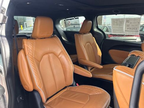 Used 2023 Chrysler Pacifica Pinnacle image 31