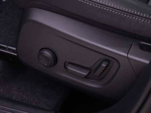 Used 2025 Volvo XC40 B5 Ultra w/ Protection Package Premier image 20