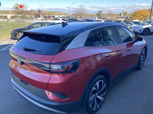 Certified 2022 Volkswagen ID.4 Pro S w/ Gradient Package image 4