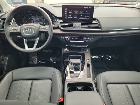 Certified 2023 Audi Q5 2.0T Premium w/ Convenience Package AWD/4WD image 2