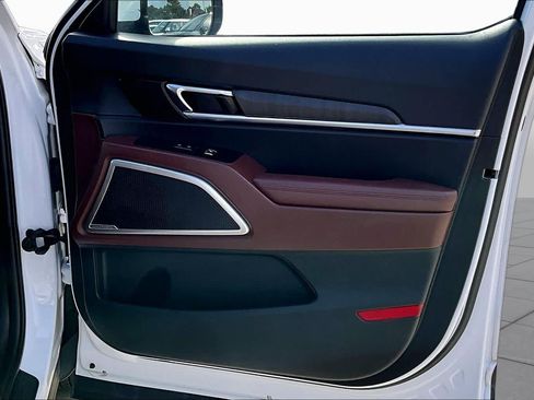 Used 2024 Kia Telluride EX w/ EX Captain's Chair Package FWD image 21
