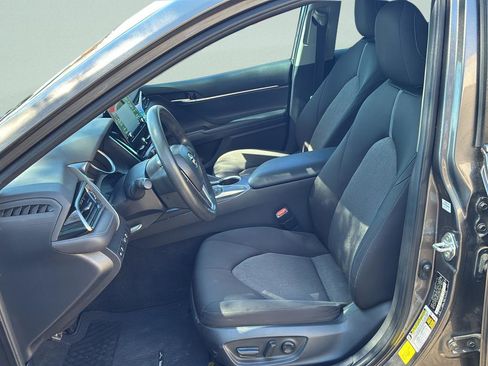 Used 2021 Toyota Camry LE image 24