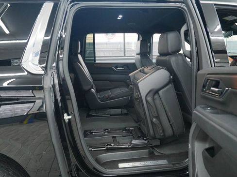 Used 2025 GMC Yukon XL Denali AWD/4WD image 35