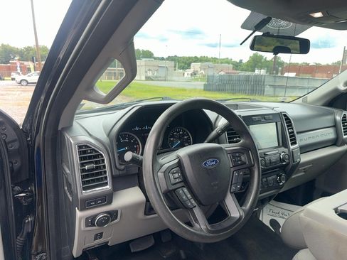 Used 2017 Ford F250 XLT w/ XLT Premium Package AWD/4WD image 12
