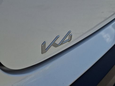 New 2025 Kia K4 LXS image 22
