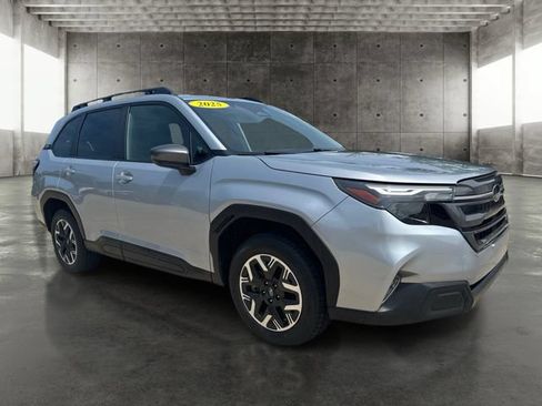 Used 2025 Subaru Forester Premium w/ Convenience Package #1 AWD/4WD image 3