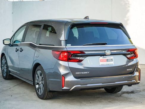 New 2026 Honda Odyssey Touring image 4