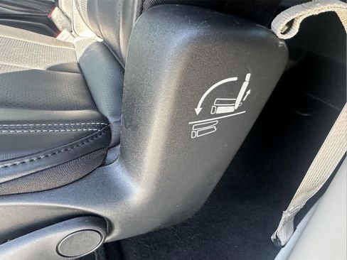 Used 2024 Chrysler Pacifica Touring-L image 29