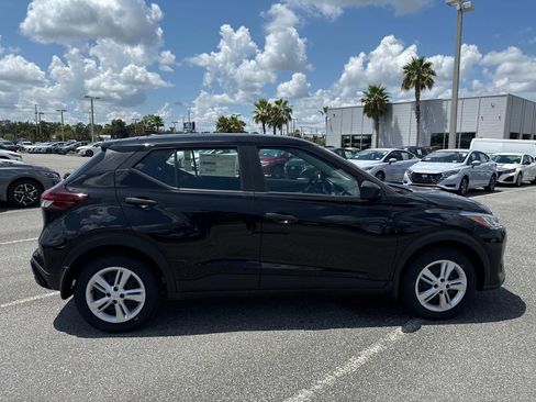 New 2025 Nissan Kicks Play S image 2