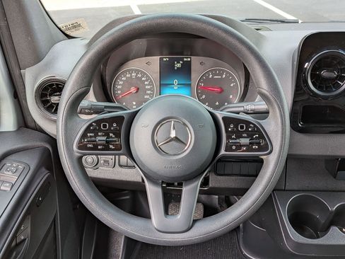 Used 2024 Mercedes-Benz Sprinter 2500 image 6