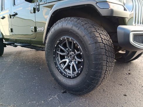 Used 2023 Jeep Gladiator Overland AWD/4WD image 3