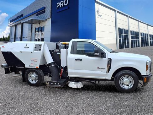Used 2024 Ford F250 XL RWD image 2