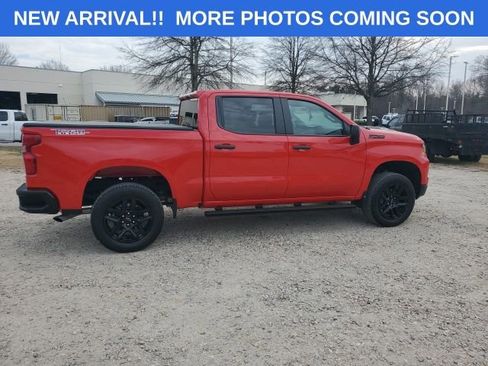 Used 2024 Chevrolet Silverado 1500 Custom Trail Boss w/ LPO, Dark Essentials Package image 9