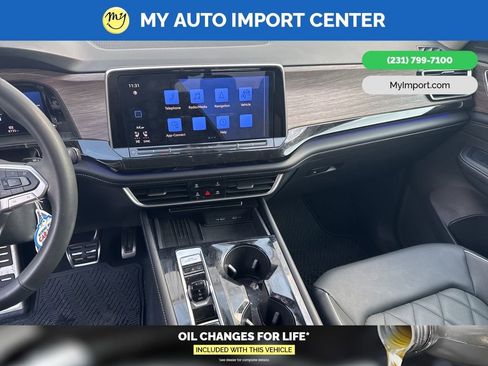 Used 2025 Volkswagen Atlas SEL Premium R-Line image 10