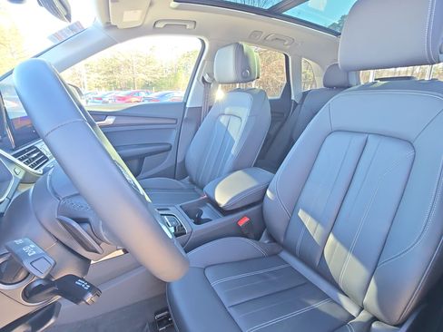 Certified 2025 Audi Q5 2.0T Premium w/ Convenience Plus Package image 15