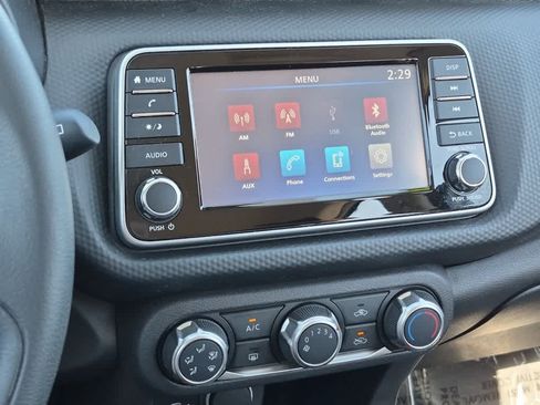 Used 2022 Nissan Kicks S FWD image 13