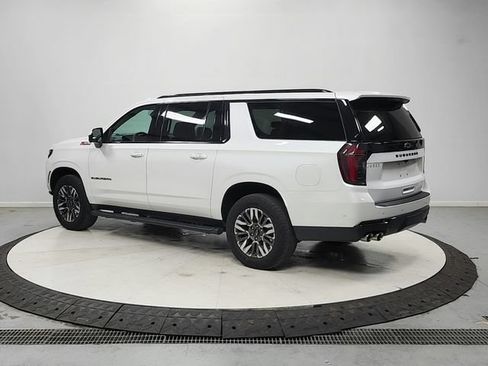 Used 2025 Chevrolet Suburban Z71 AWD/4WD image 6