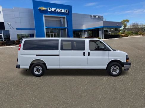 Used 2025 GMC Savana 3500 LT w/ LT Preferred Equipment Group RWD image 28