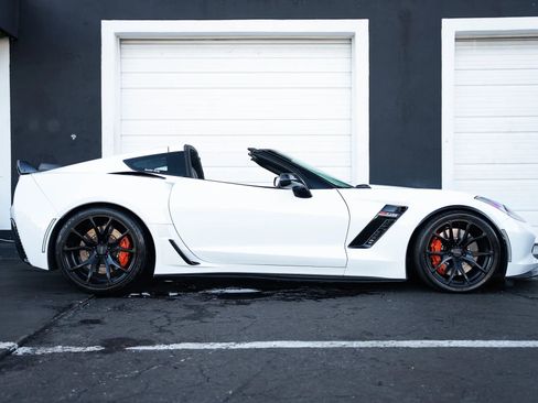 Used 2019 Chevrolet Corvette Z06 RWD image 3