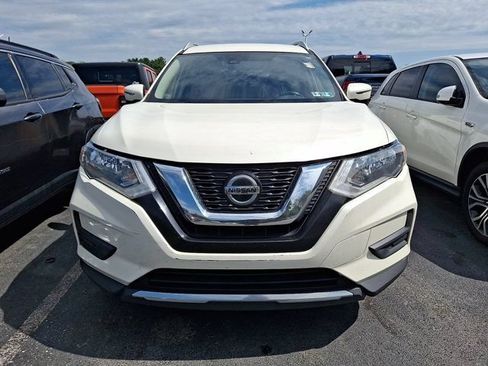 Used 2019 Nissan Rogue SV w/ Premium Package AWD/4WD image 2