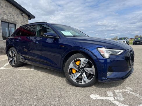 Used 2022 Audi e-tron Premium Plus AWD/4WD image 3