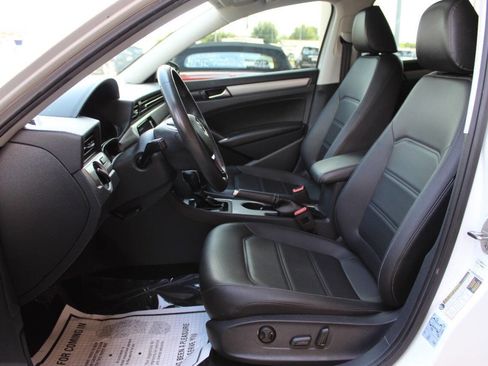 Used 2021 Volkswagen Passat 2.0T SE image 16