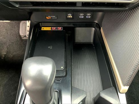 Used 2025 Toyota Camry SE image 27