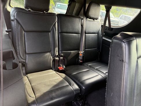 Used 2021 Chevrolet Suburban LS AWD/4WD image 30