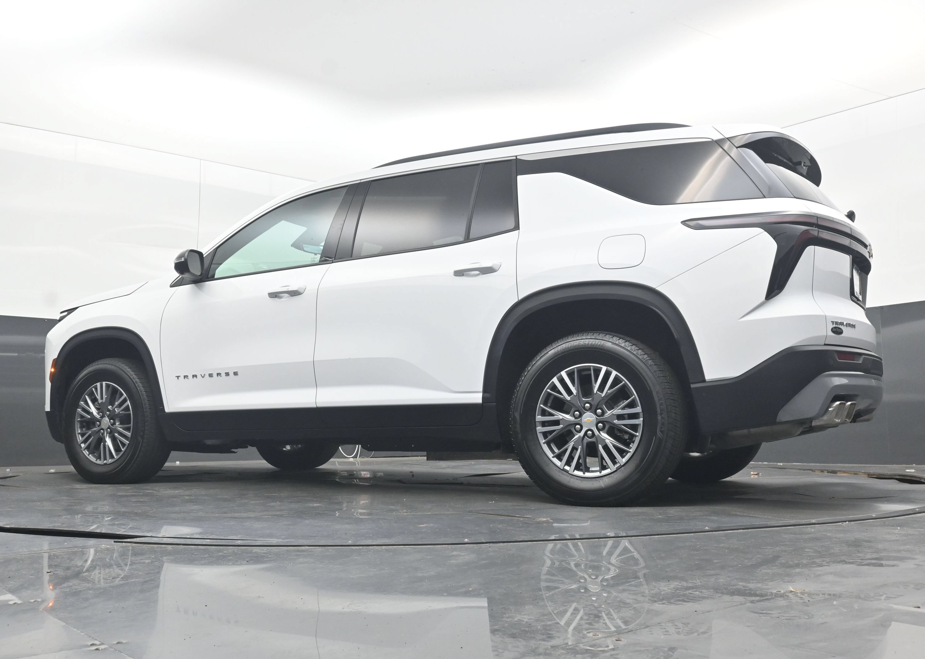 Certified 2026 Chevrolet Traverse LT w/ Driver Confidence Package FWD image 27