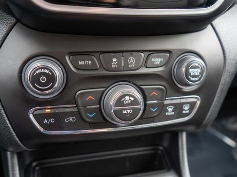 Used 2022 Jeep Cherokee Limited image 29