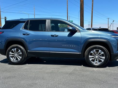 Used 2025 Chevrolet Equinox LT AWD/4WD image 3