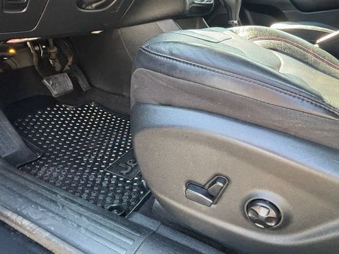 Used 2019 Jeep Cherokee Trailhawk AWD/4WD image 13