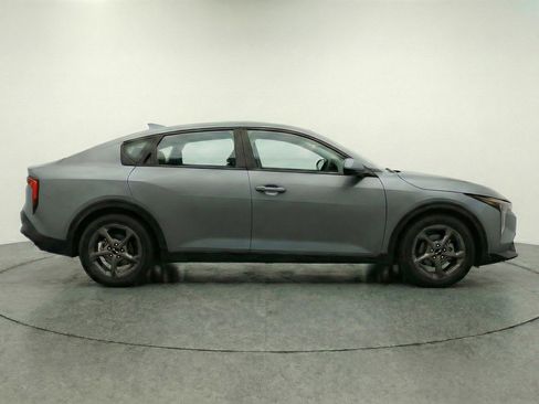 Used 2025 Kia K4 LXS image 11