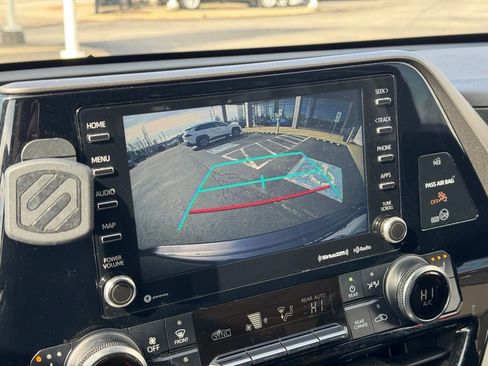 Used 2020 Toyota Highlander XLE image 35