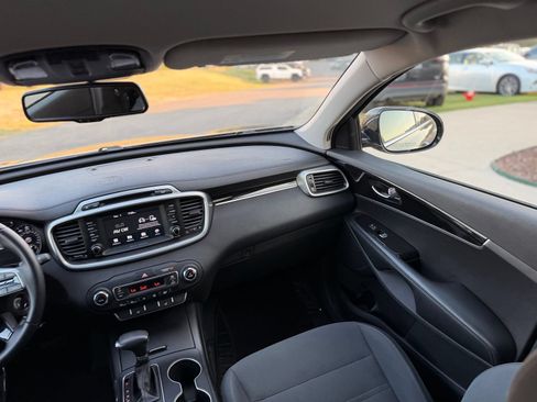 Used 2019 Kia Sorento AWD V6 w/ LX V6 Convenience Package image 26