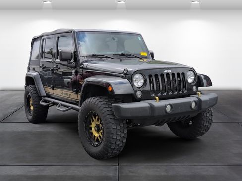 Used 2015 Jeep Wrangler Unlimited Sahara w/ Dual Top Group AWD/4WD image 2