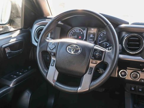 Certified 2022 Toyota Tacoma TRD Off-Road w/ TRD Premium Off Road Package AWD/4WD image 16